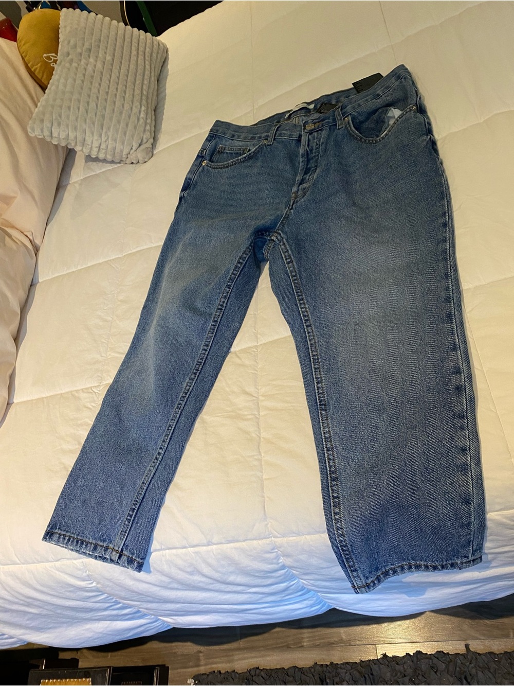 Zara slim straight vintage denim jeans. Cropped at the Ankle.